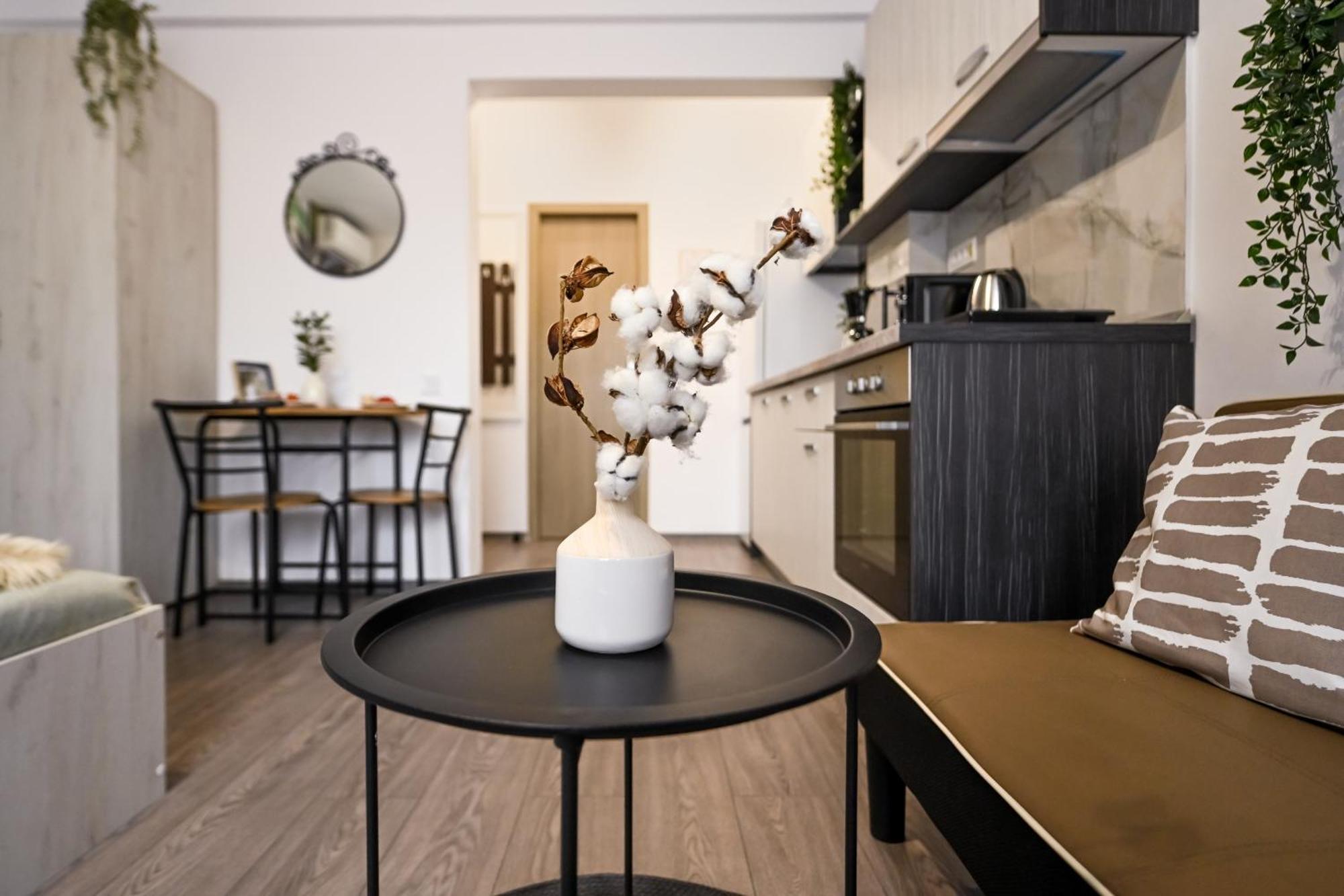 Old Town Charm - Modern & Comfortable Accommodation In The Heart Of The City Bukarest Exterior foto